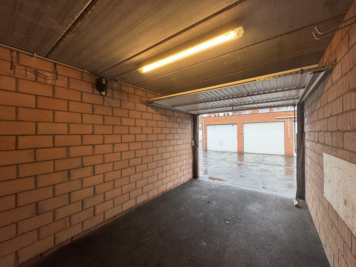 Garage in het centrum van Heist 