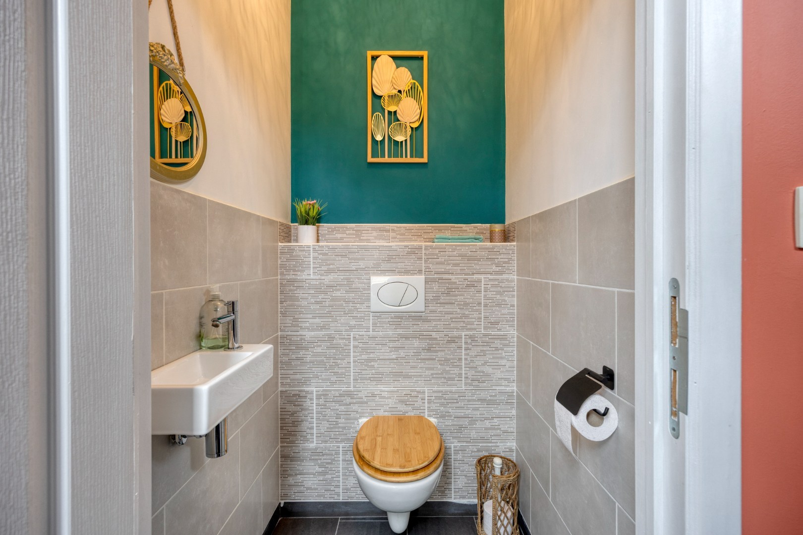 Instapklare woning met naastgelegen bouwgrond in Geel 