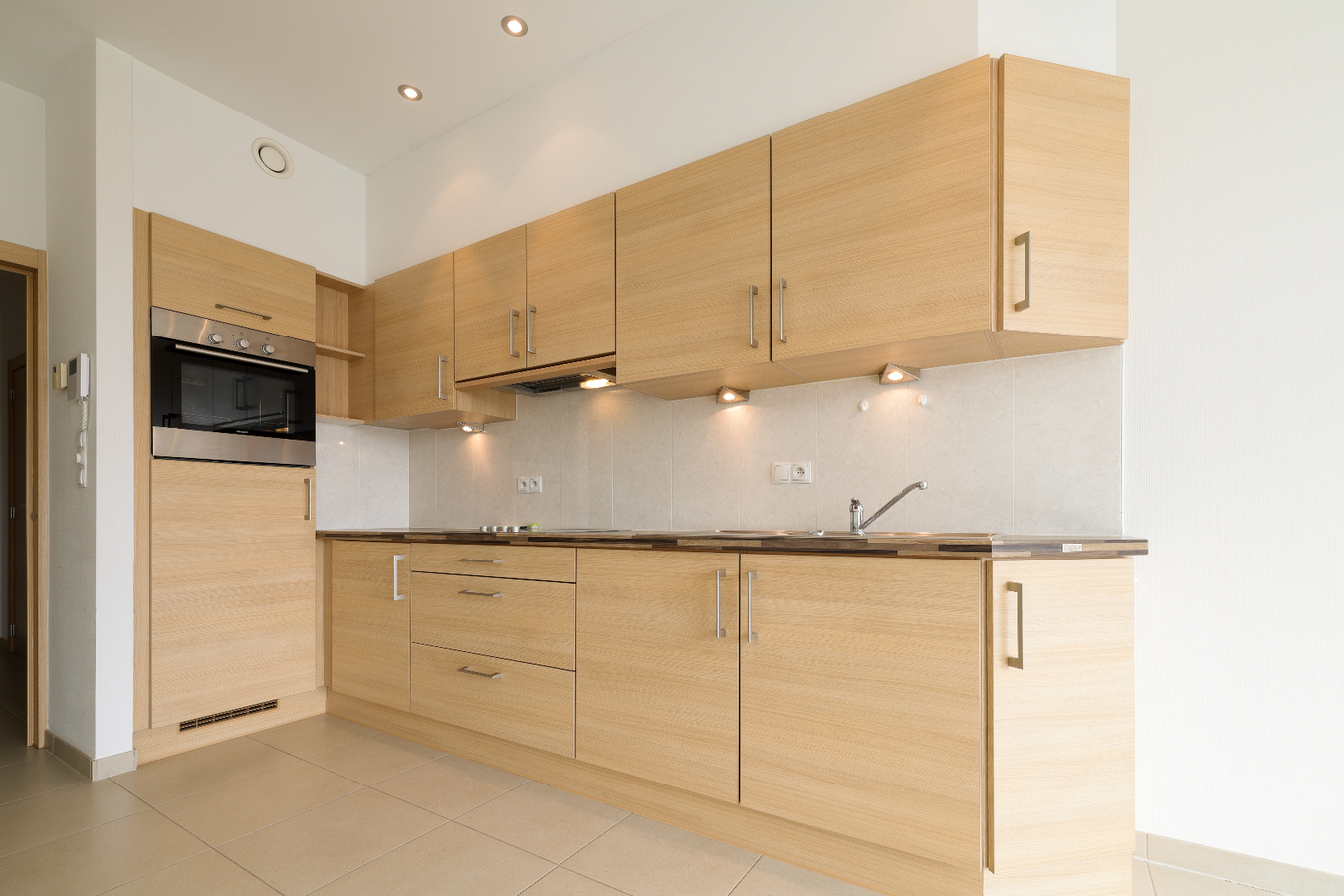 Gelijkvloers appartement met garagebox op uitstekende ligging 