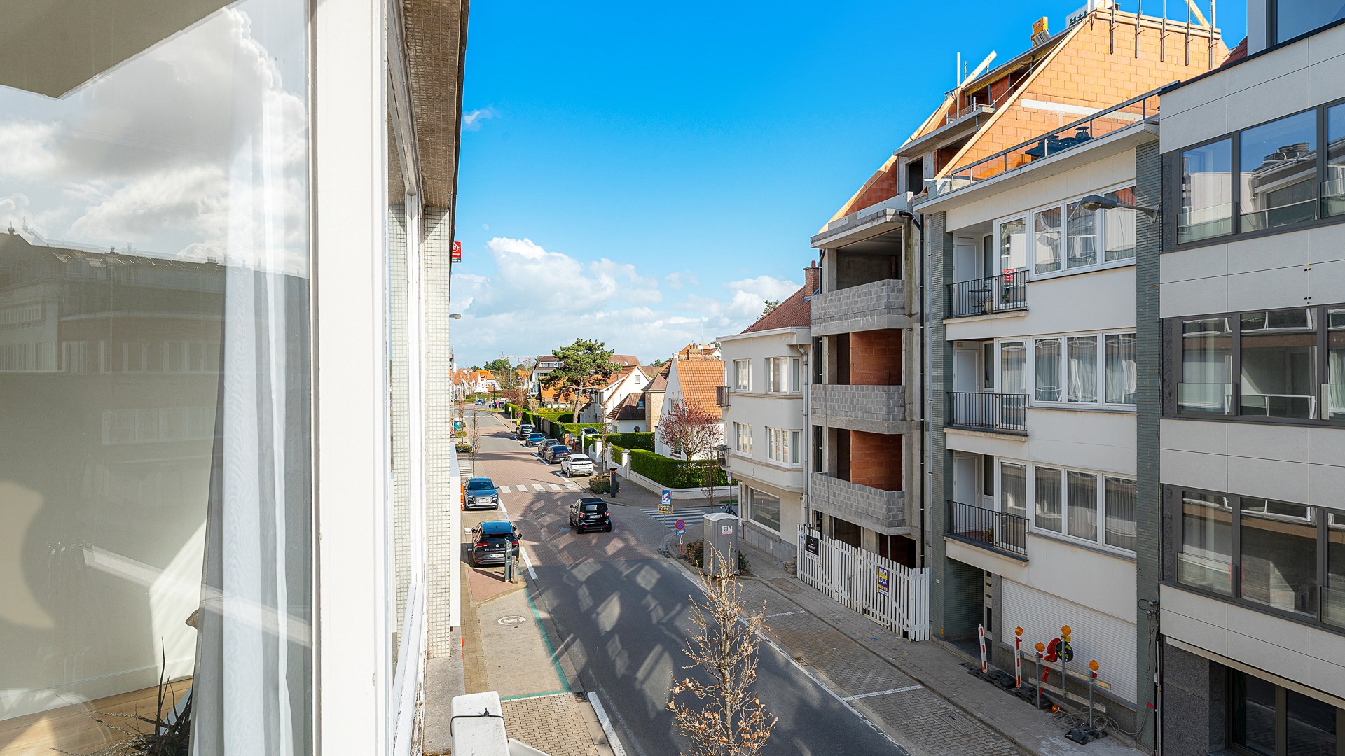 Stijlvol en volledig gerenoveerd appartement op wandelafstand van zee. 