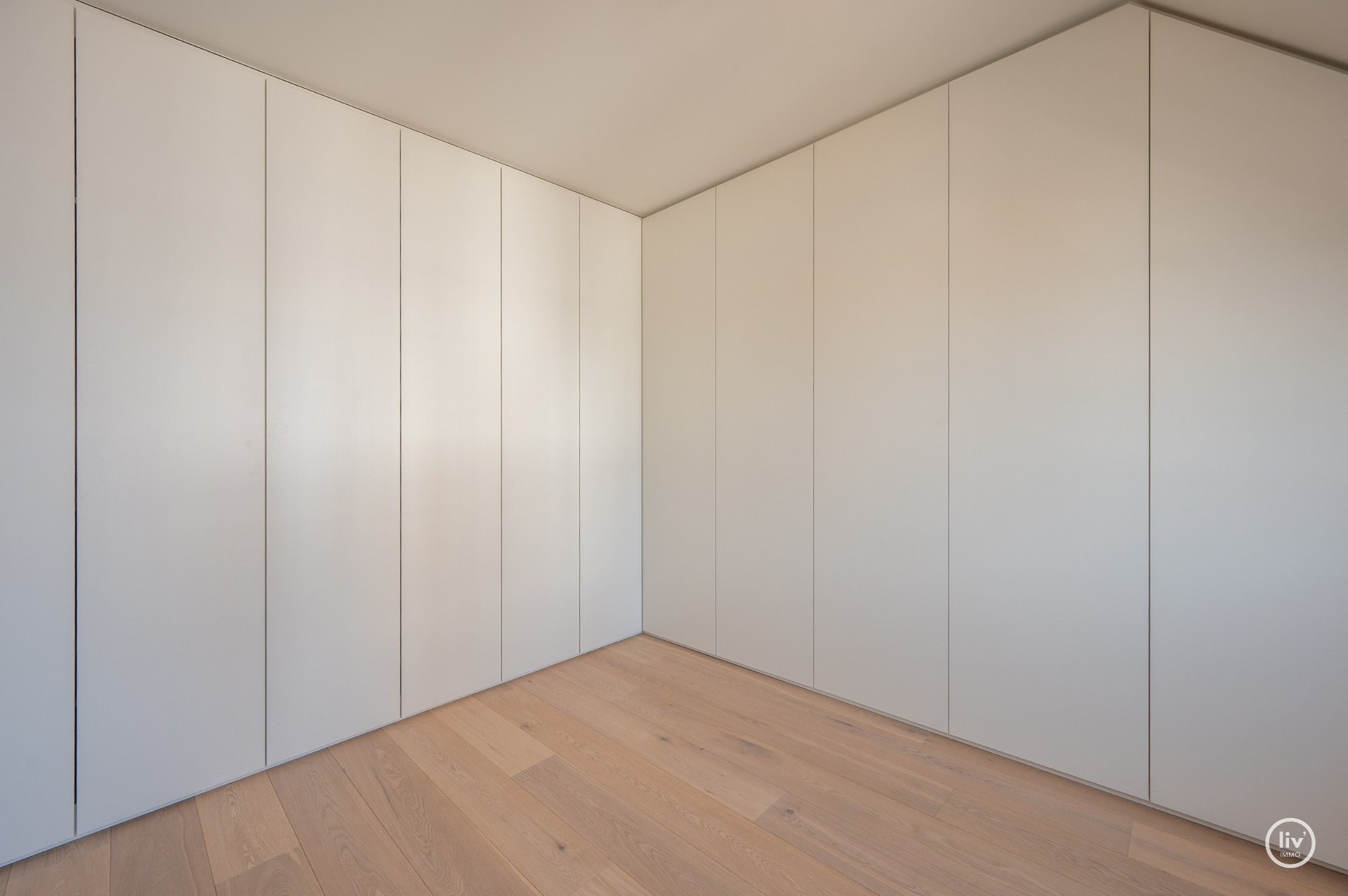 Prachtige halfopen woning met 5 slaapkamers en mooie tuin gelegen in Knokke. 