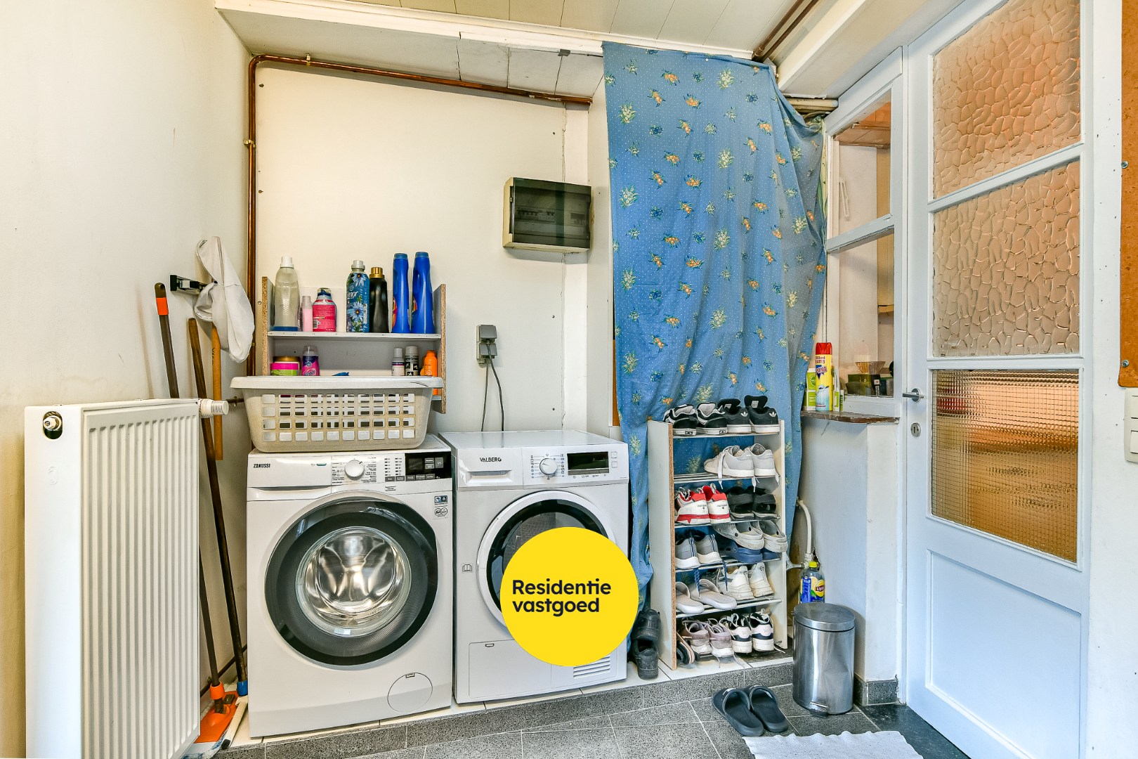 Halfopen woning met drie slaapkamers, tuin en garage 