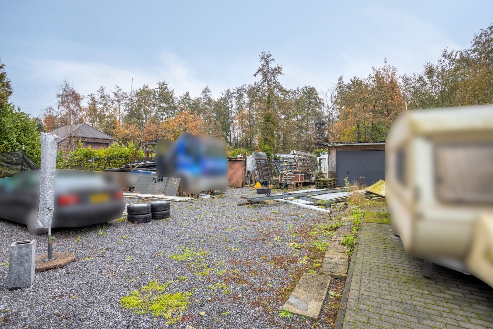 Te renoveren woning met 5 slpk. op ruim perceel van 18a 95ca in Mol 