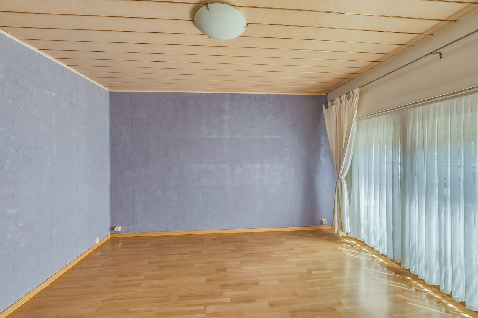 Handelspand met woonst te koop in het centrum van Oudenburg 