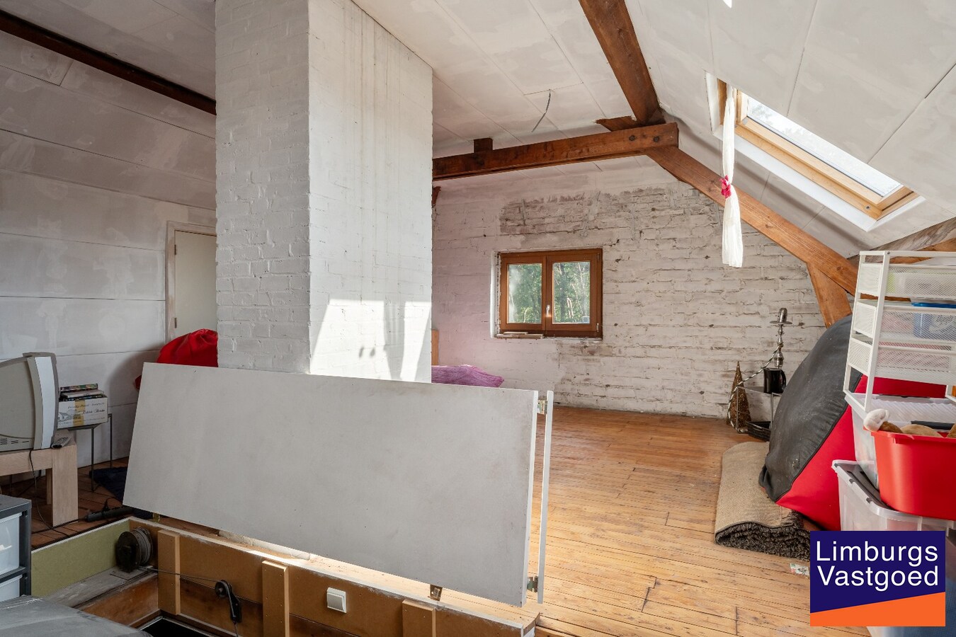 Centraal gelegen woning, 4 slpk, 180 m² bewoonbare oppervlakte, 9a 99ca 