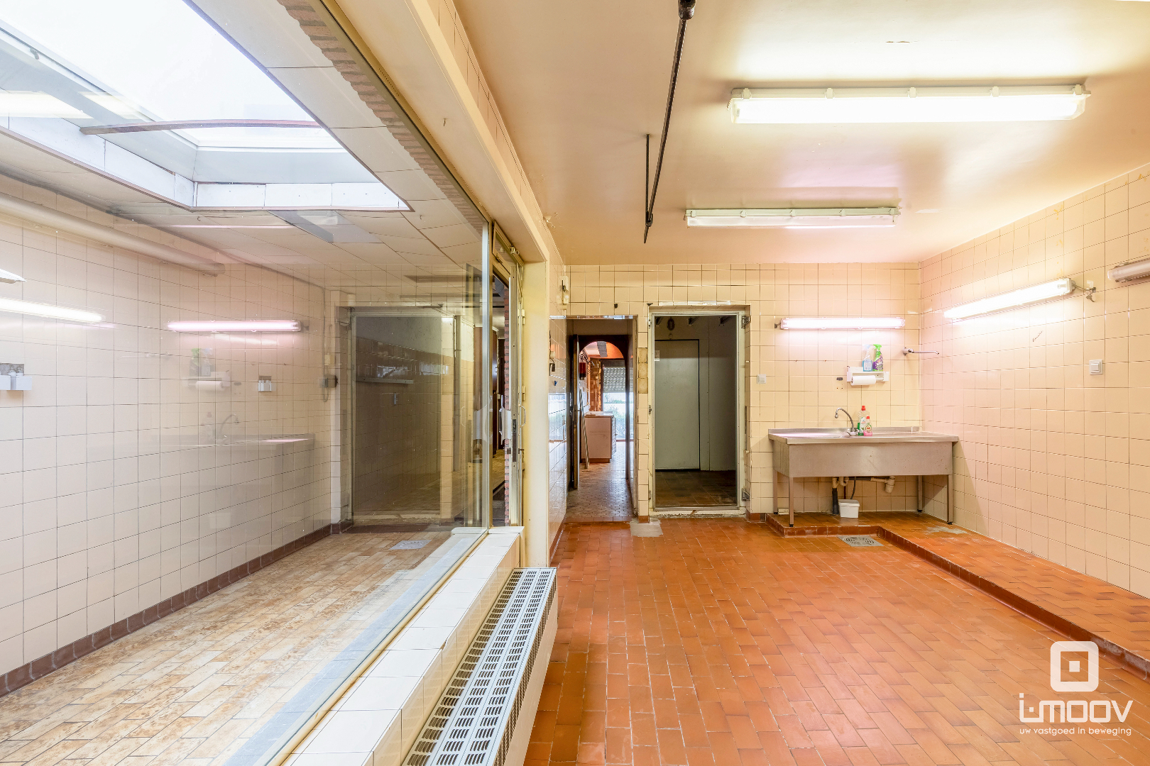 Ruime eigendom gemengd gebruik met 4 slaapkamers 