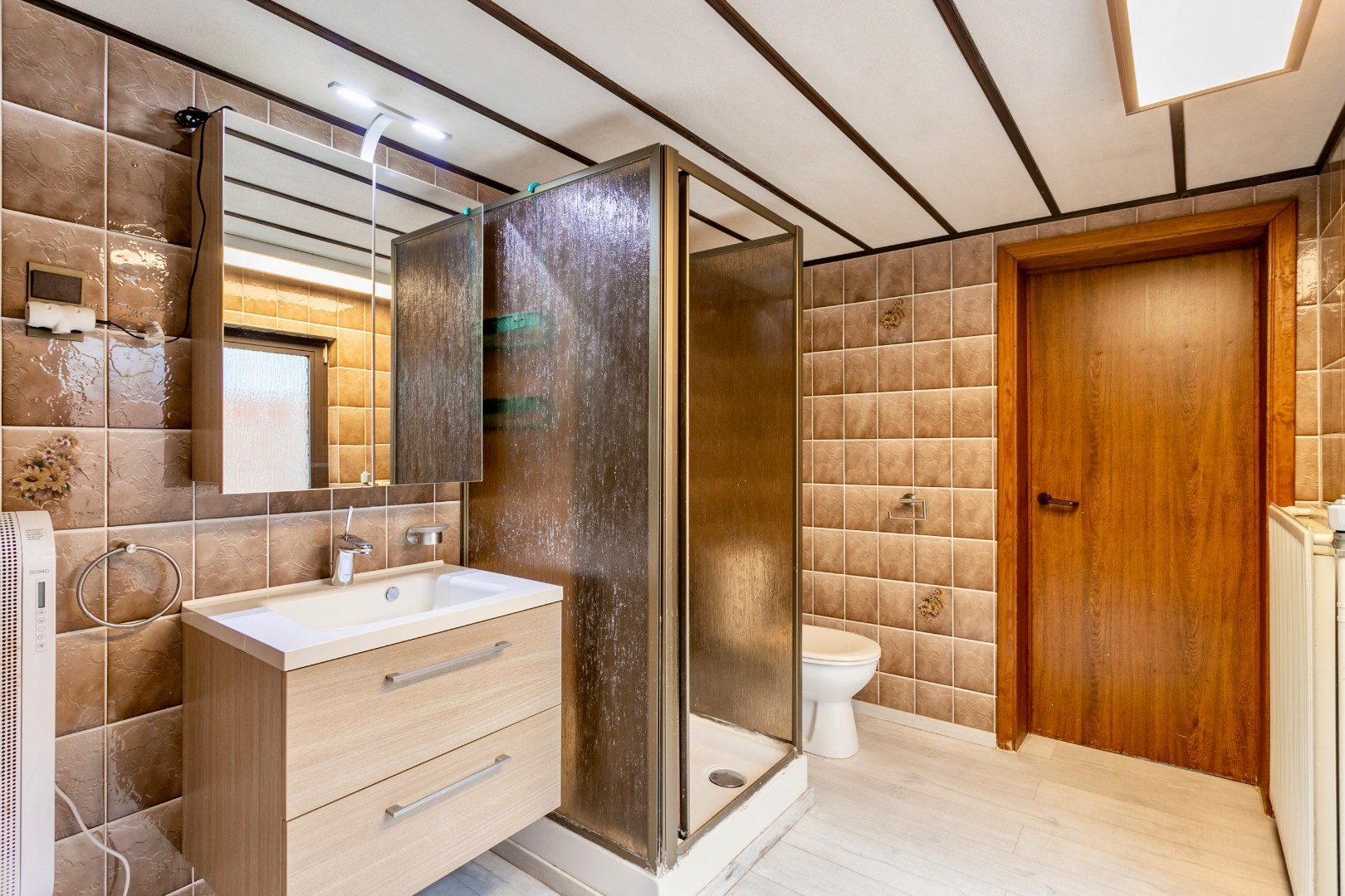 Handelspand met woonst te Halle-centrum 