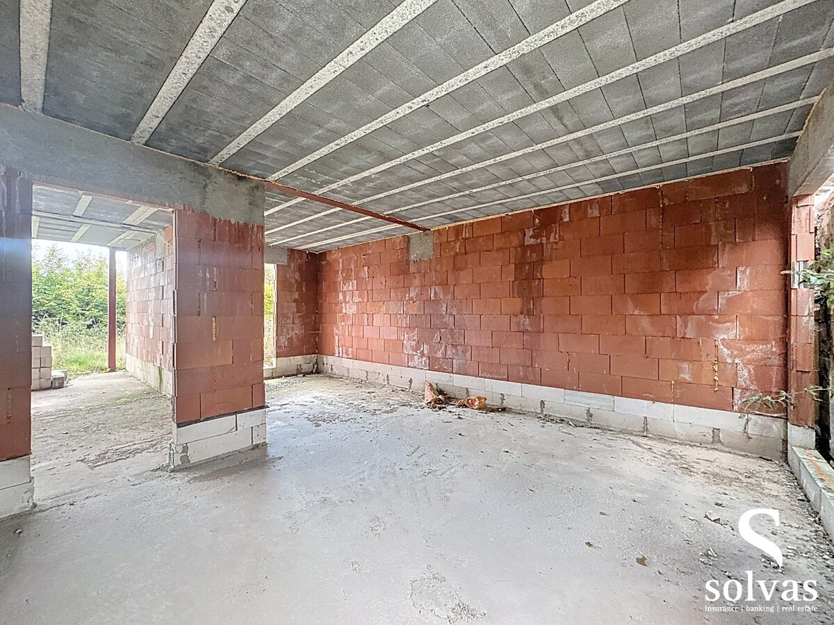 Verder af te werken woning in Bellem 