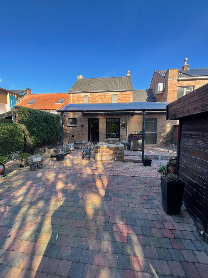 Landelijk gelegen woning met garage 