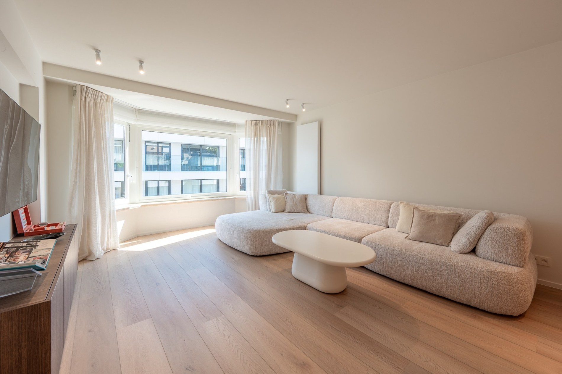 Bel appartement de 3 chambres avec vue latérale sur la mer, situé dans un endroit agréable près de la place de la Tour des Lumières à Knokke. 