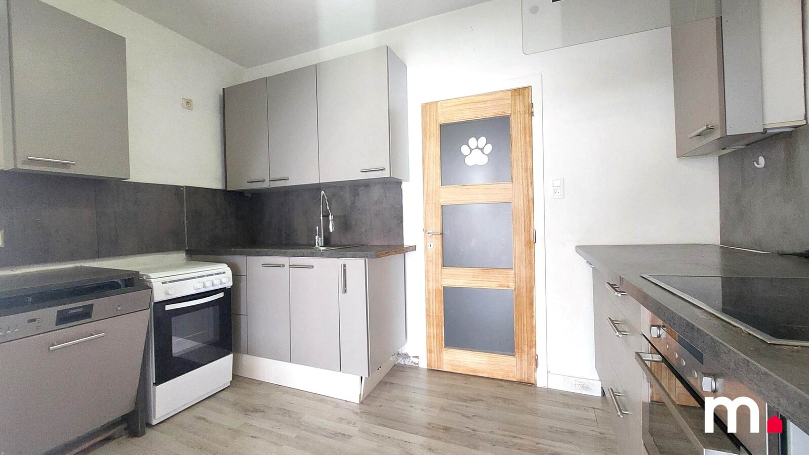 TE RENOVEREN GELIJKVLOERS APPARTEMENT TE BREDENE 