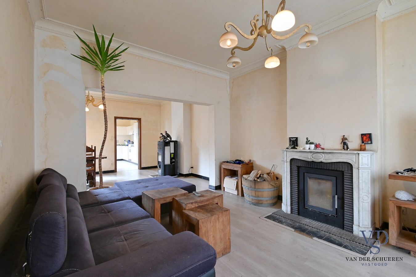 Bijzonder ruime, praktisch ingedeelde rijwoning 