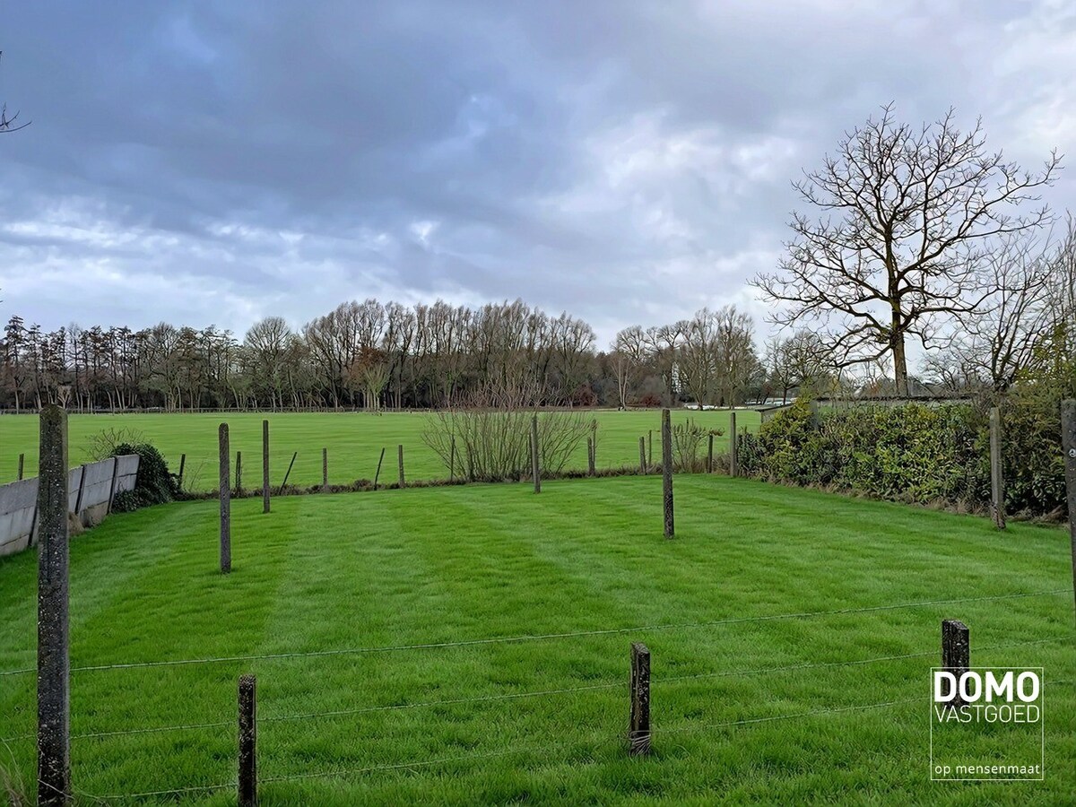 TE RENOVEREN WONING MET GARAGE, 3 SLAAPKAMERS EN GEZELLIGE TUIN OP EEN PERCEEL VAN 8A14CA 