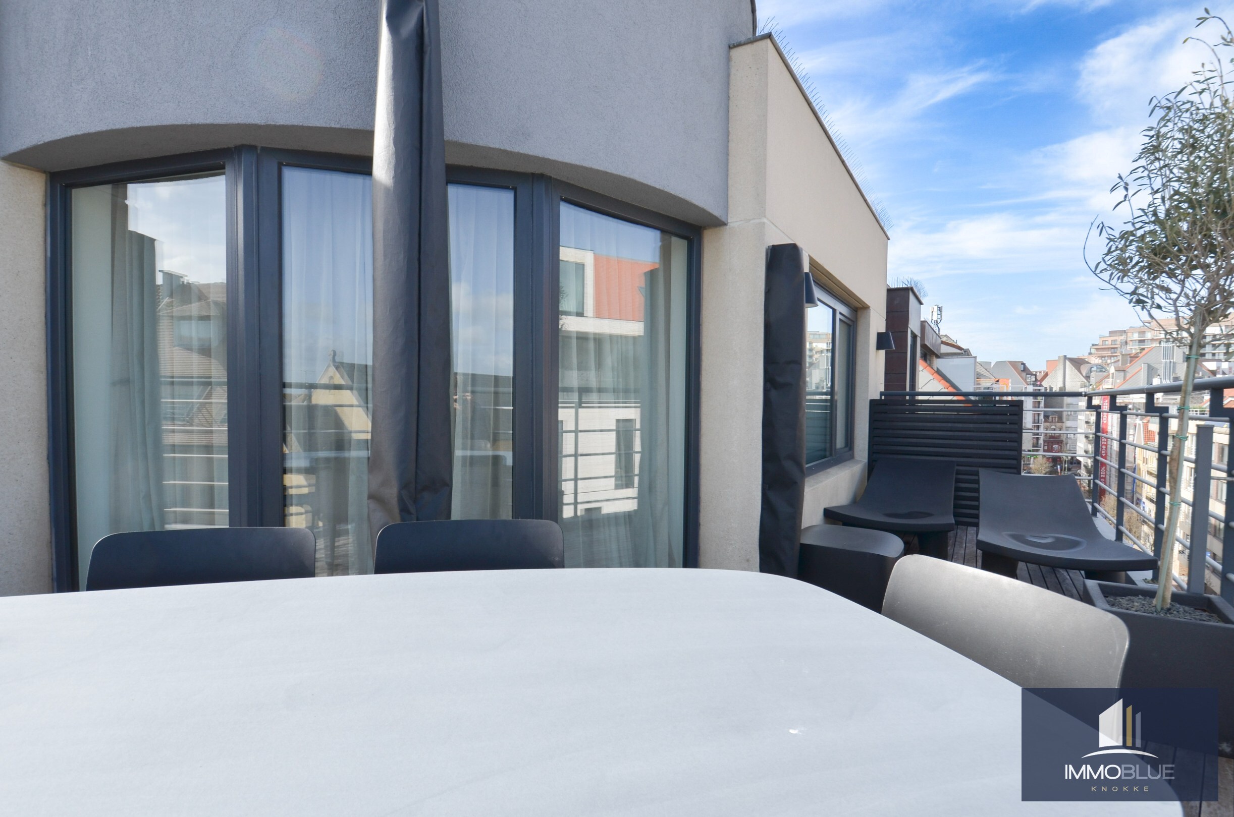 Uniek duplexappartement/penthouse met een weids uitzicht. 