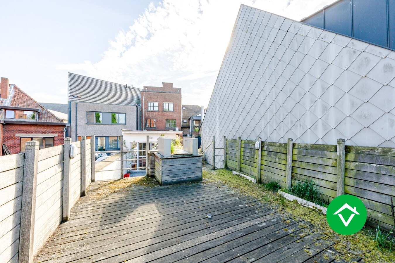 Ruim triplex appartement met 5 slaapkamers, in het centrum van Torhout 