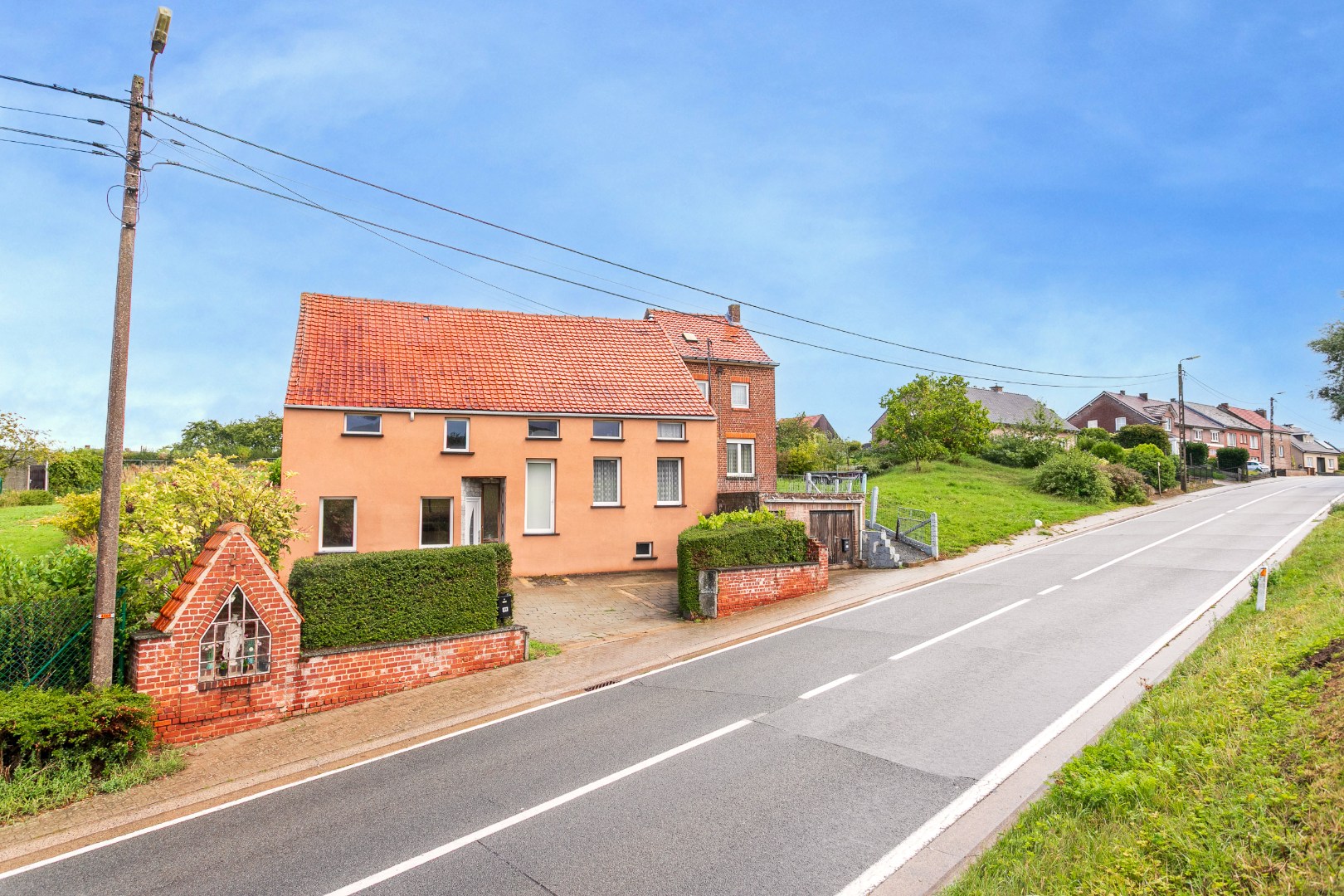 Unieke eigendom met twee woningen op een ruim perceel van 3.130 m² te Galmaarden 