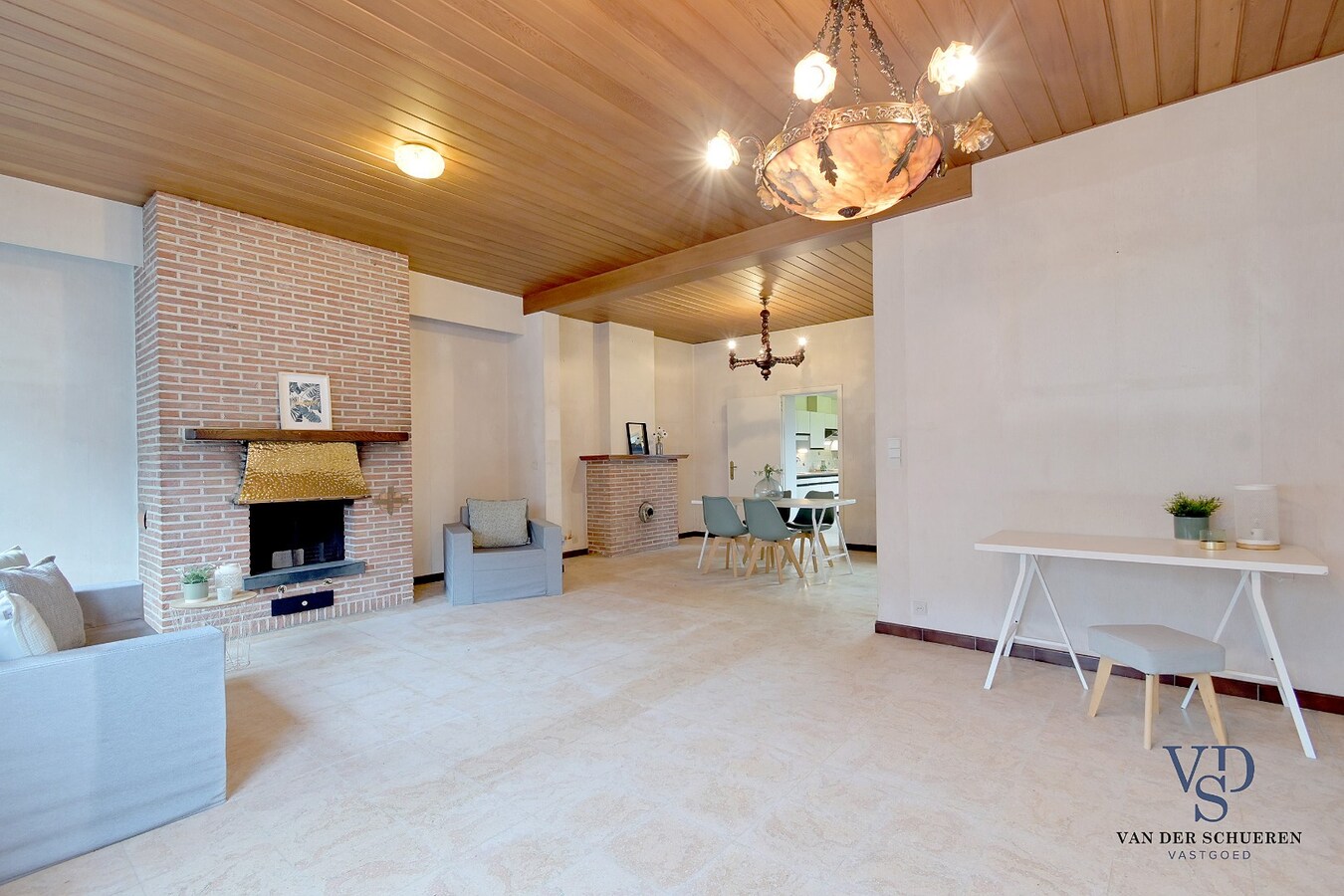 Bijzonder ruime gezinswoning. 