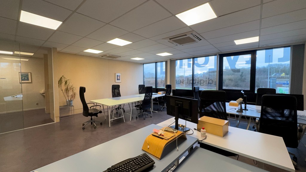 Strategisch gelegen kantoren te huur vlakbij klaverblad in Gent