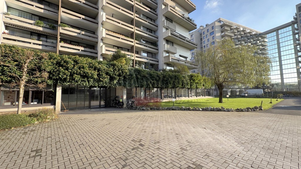 Gelijkvloerse kantoren te koop langs Singel in Antwerpen