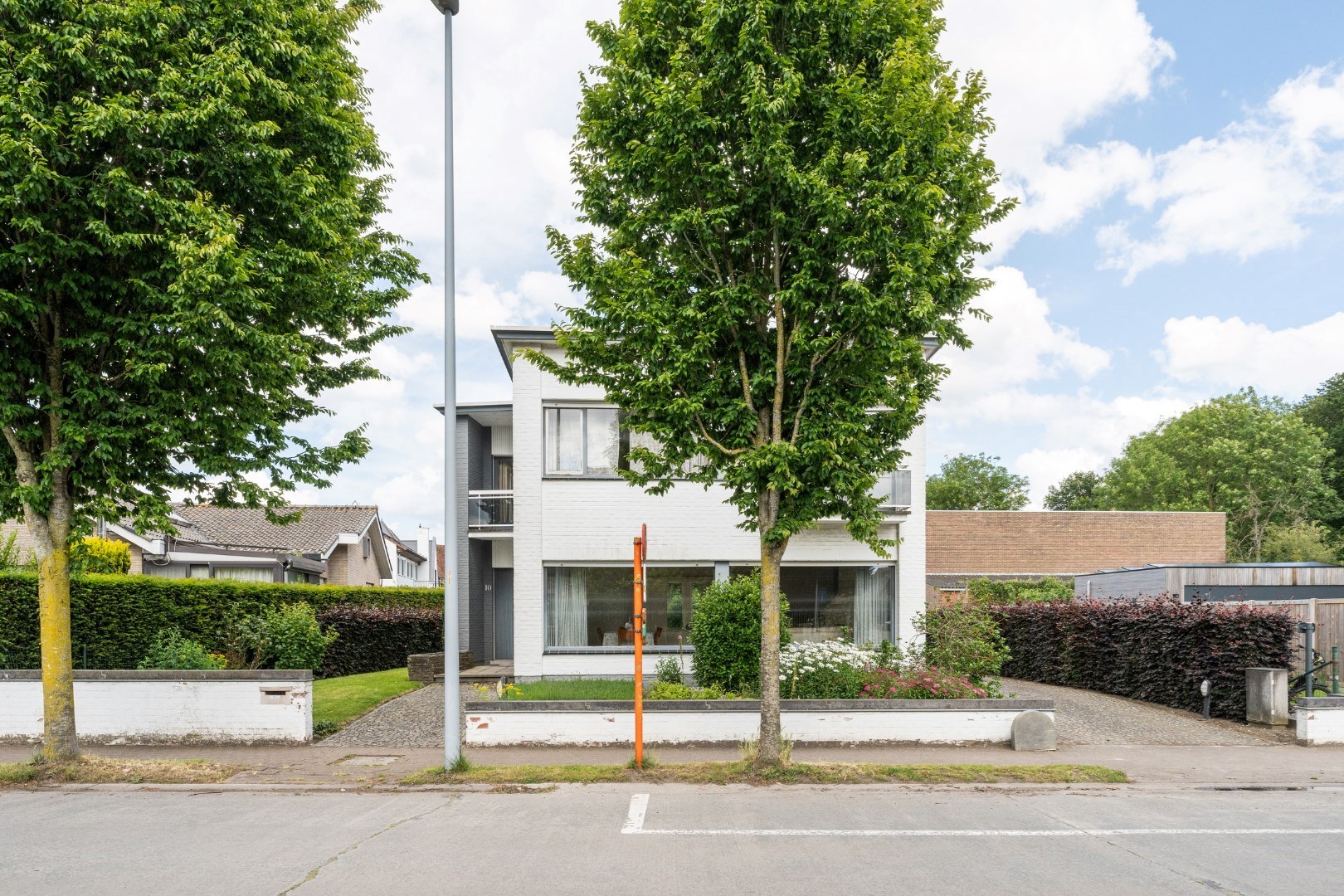 Centraal gelegen lichtrijke villa met 3 slpk, tuin en garage, Torhout 