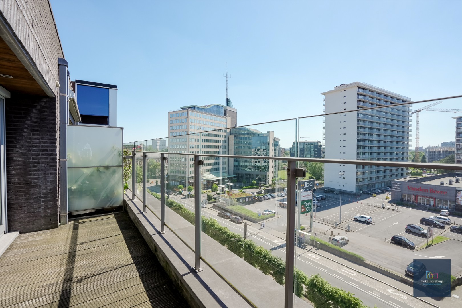 Ruim dakapp. met 2-slp. terras, kelder en garage 