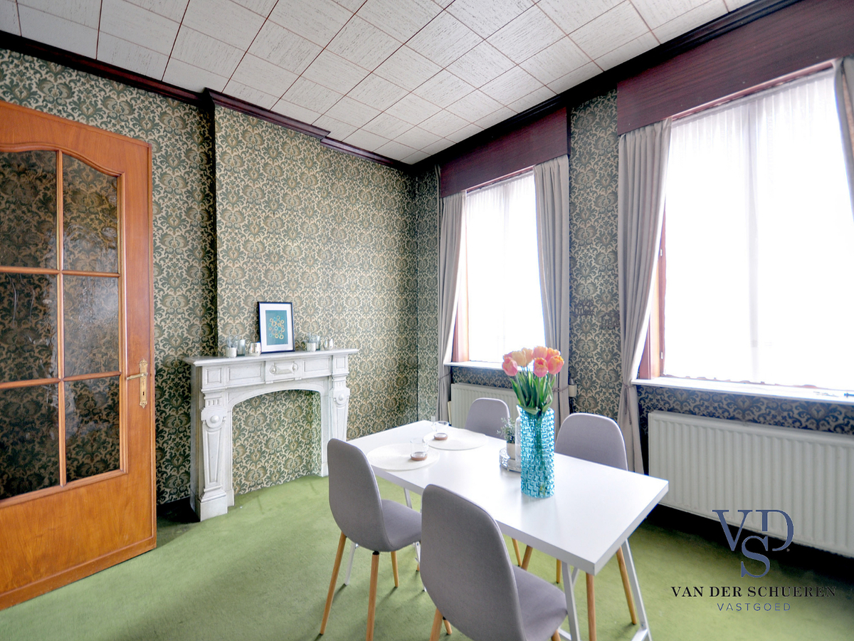 Degelijke en stijlvolle herenwoning. Uitstekend gelegen ! 