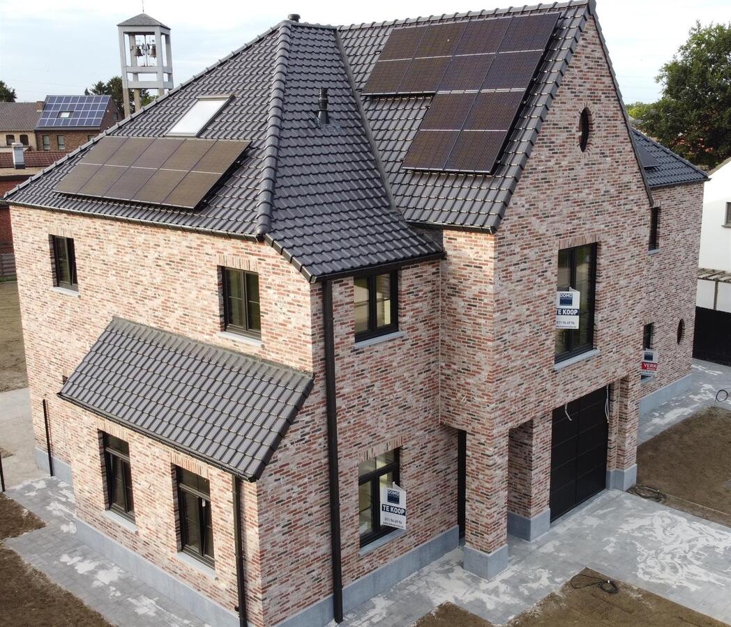 Ruime halfopen bebouwing. Volledig afgewerkte instapklare nieuwbouw. 