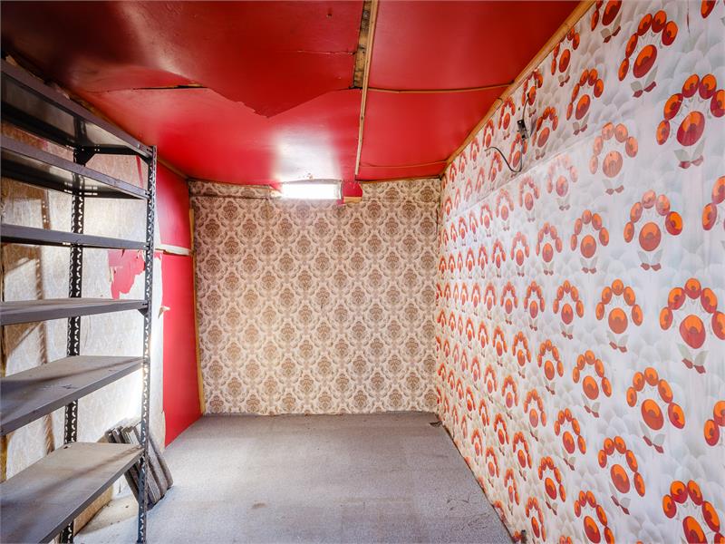 Een buitenkans van een renovatieproject: te renoveren rijwoning in centrum van Eeklo 