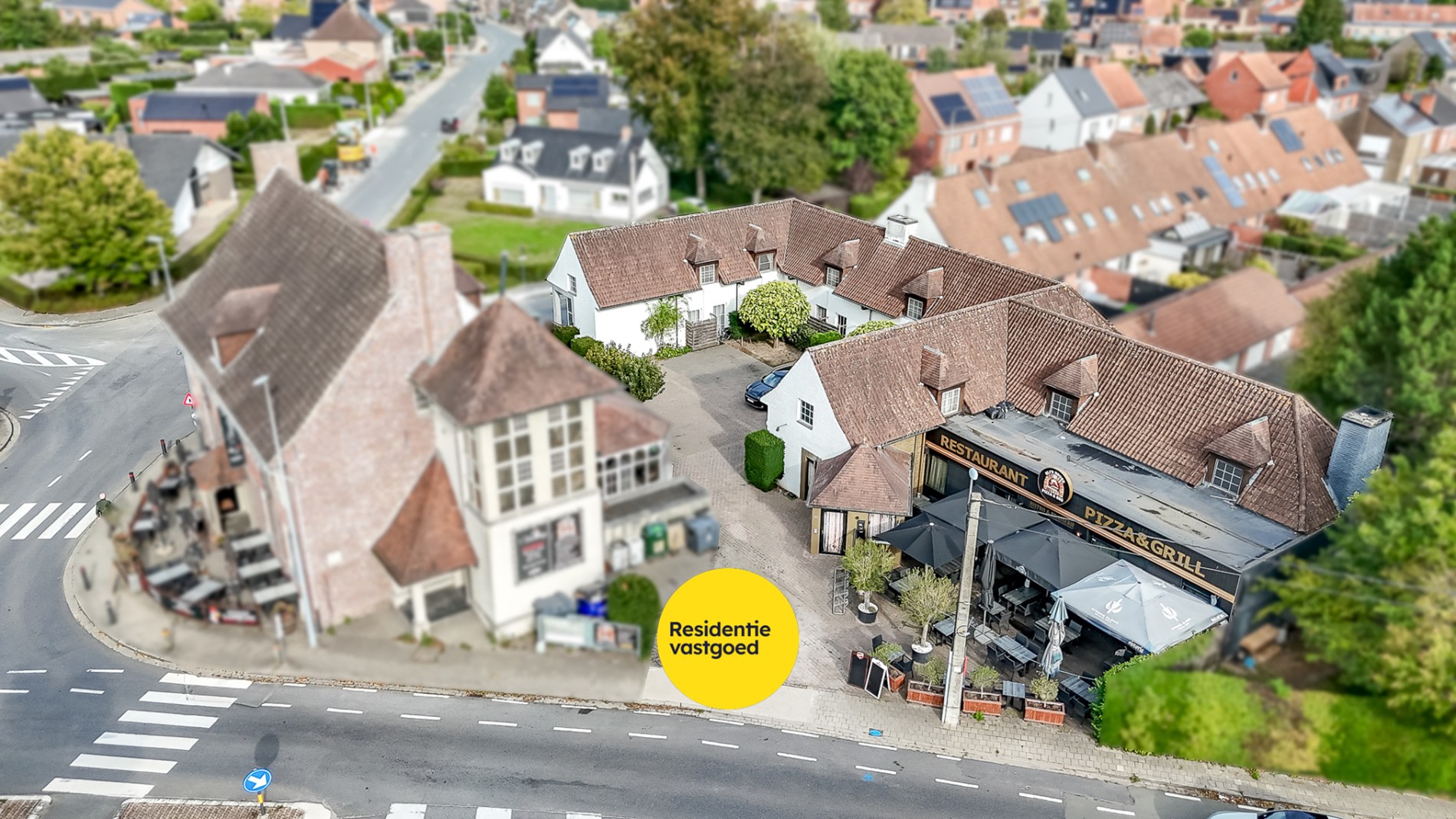 Multifunctionele eigendom met appartementen en handelszaken! 