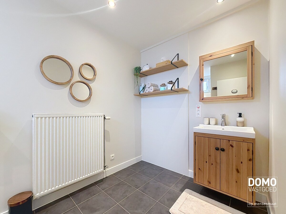 VOLLEDIG GEMEUBELDE 1 SLAAPKAMER STUDIO TE HASSELT (Stokrooie) 