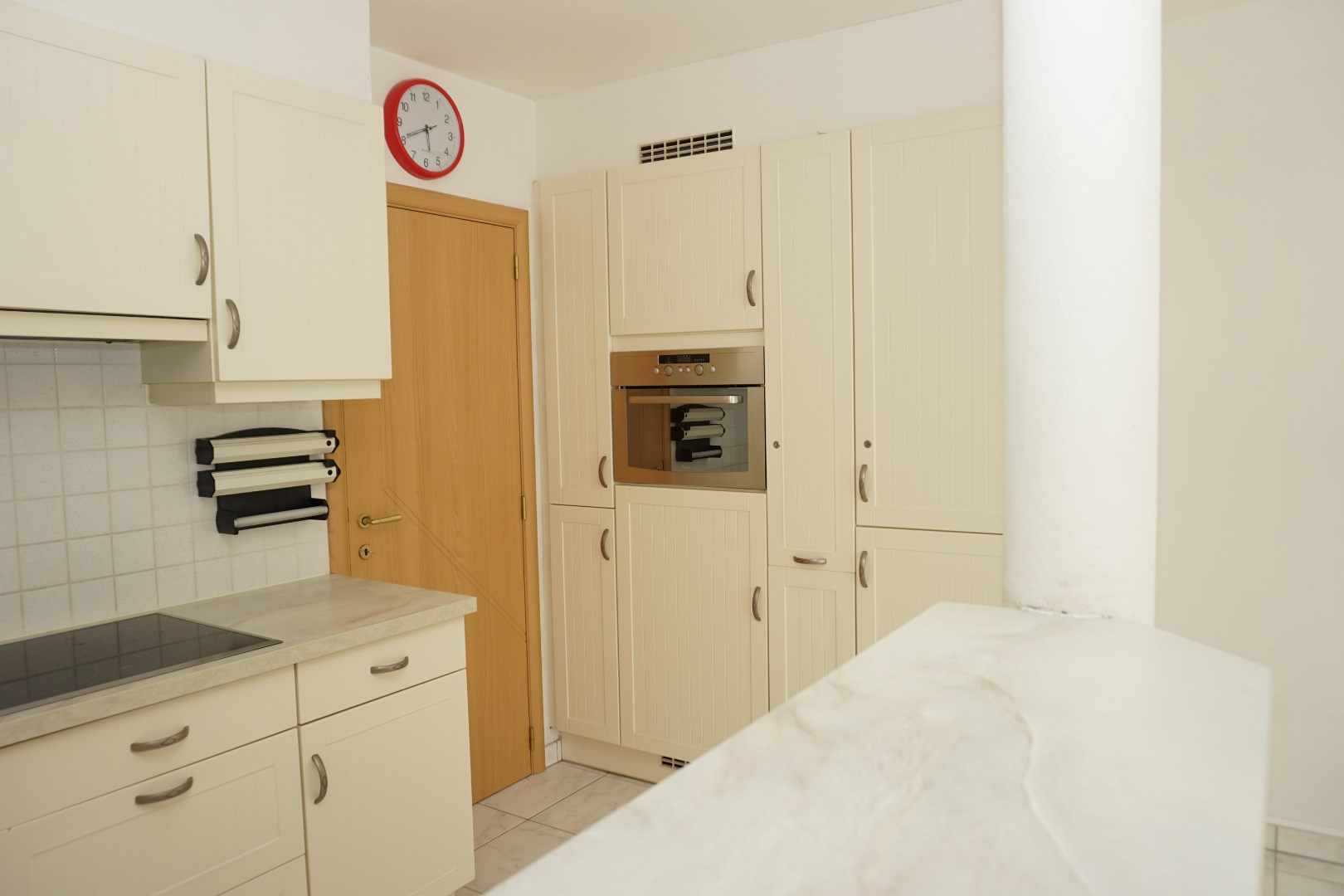 APPARTEMENT SPACIEUX AVEC TERRASSE DANS LE CENTRE D'OSTENDE 