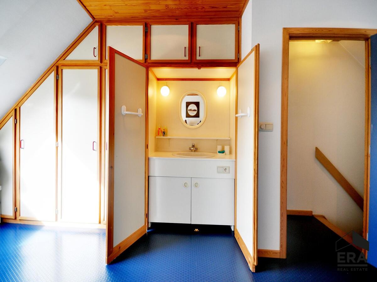 Dé ideale stadswoning. Gelegen in brede, doodlopende straat nabij UZ. 