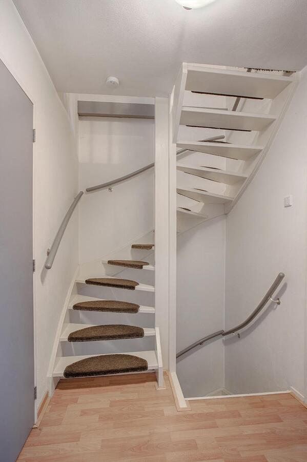 Halfvrijstaande woning met berging en vrije achterom gelegen in een rustige wijk in Bladel. 