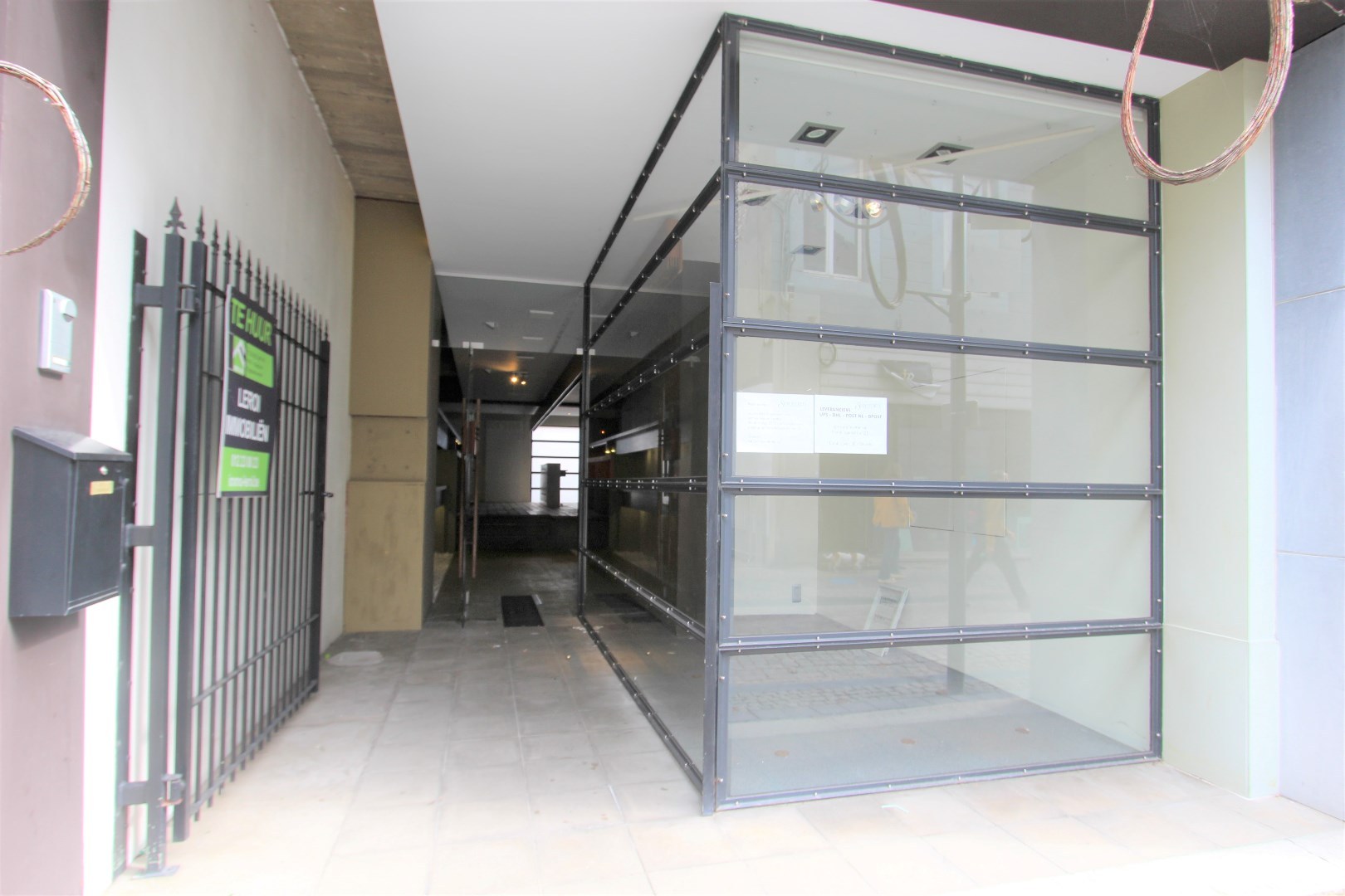 PRACHTIG GELEGEN MODERNE HANDELSWONING 