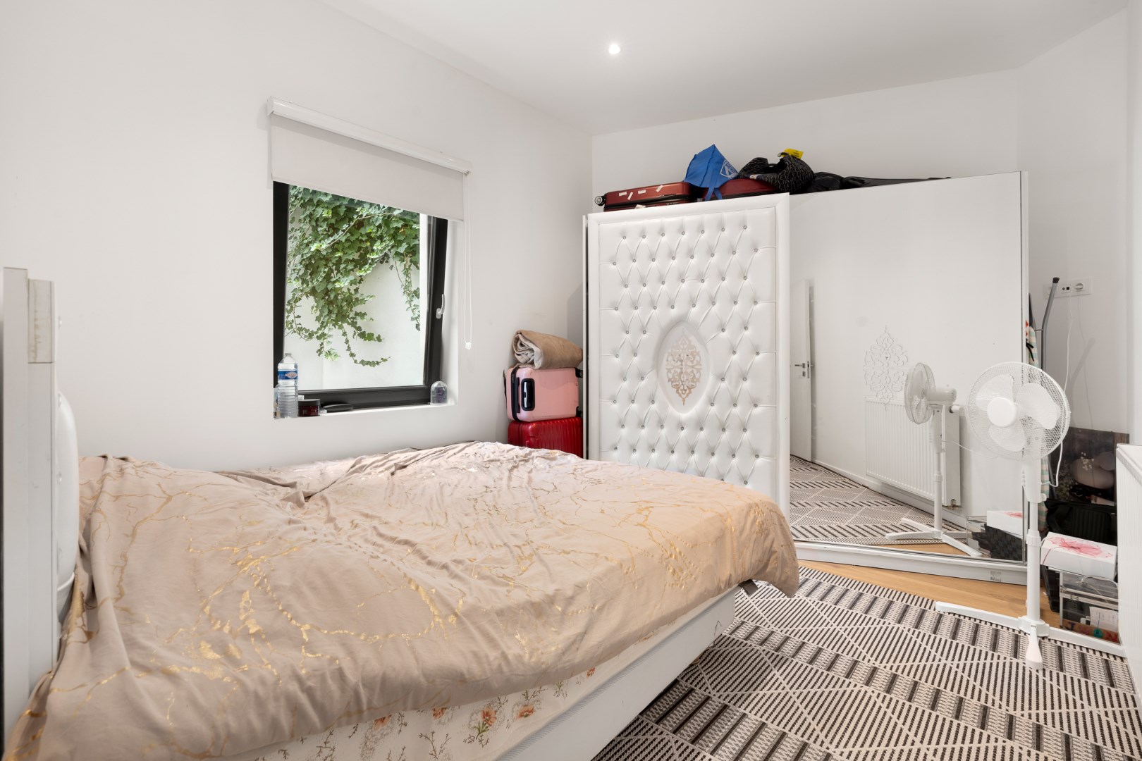 Magnifique appartement au rez-de-chaussée avec terrasse ensoleillée à proximité du centre. 