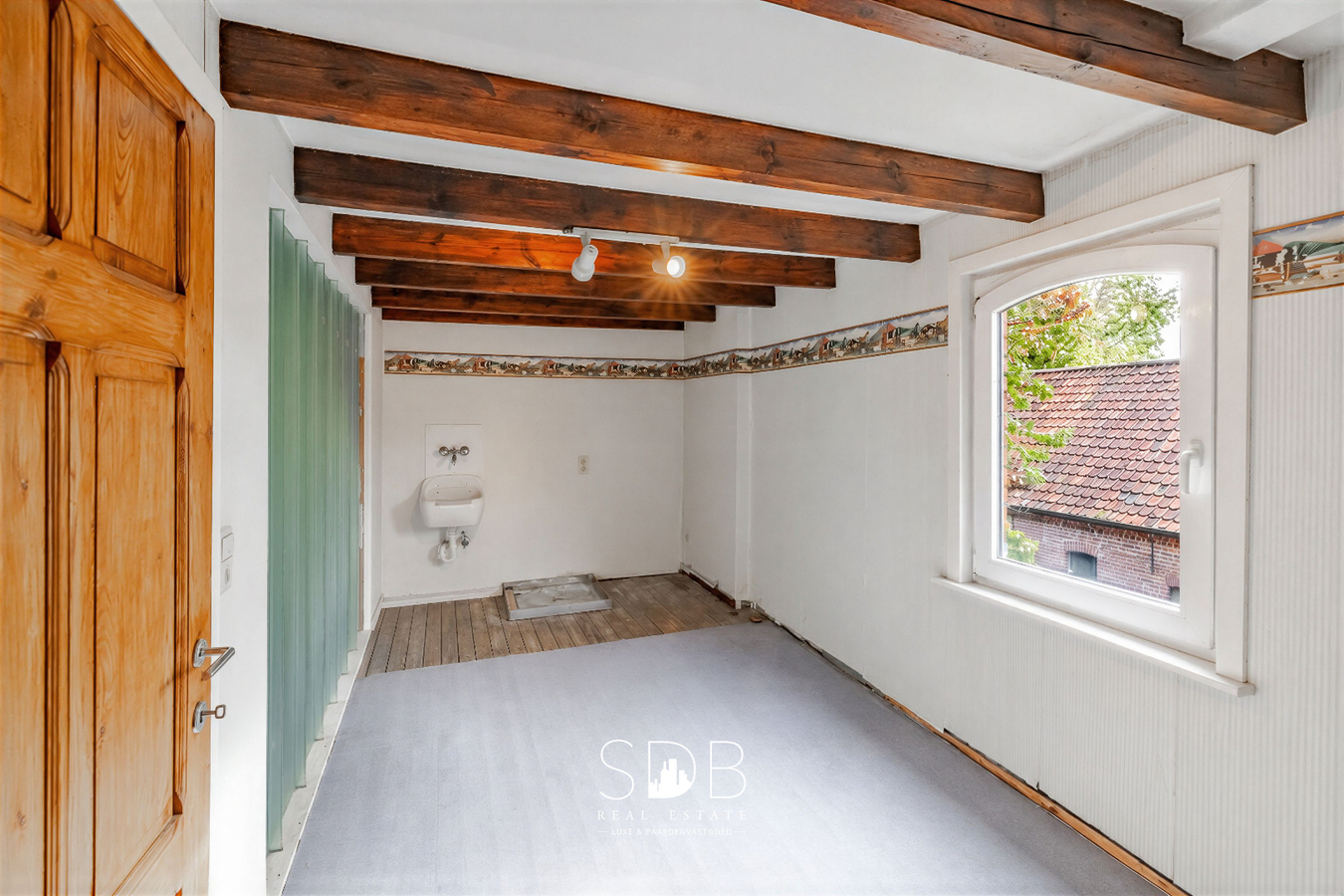 Authentieke hoeve met achterliggend groen op 5.192m² 