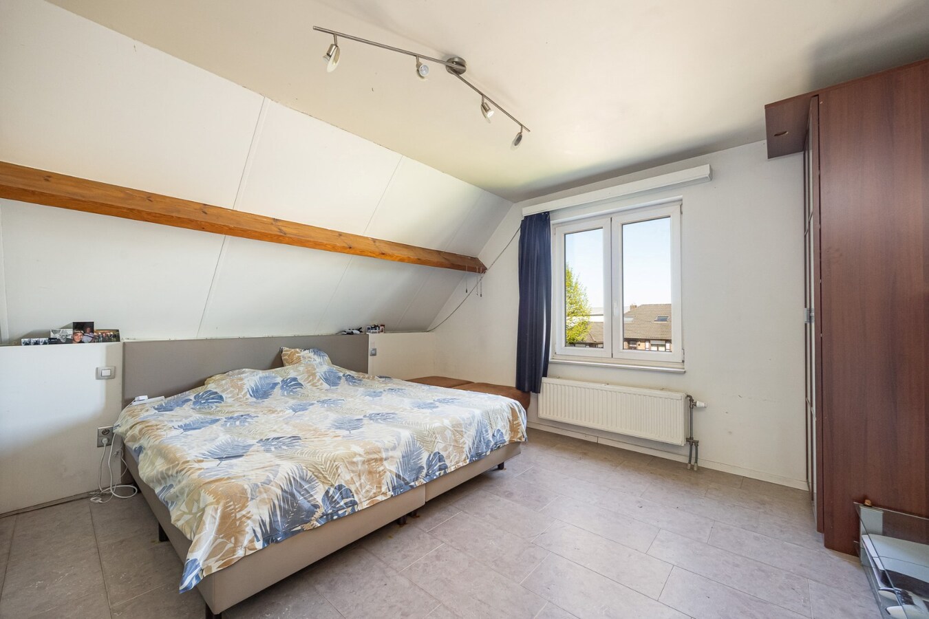 Woning met 3 slaapkamers op perceel van 1002 m² 