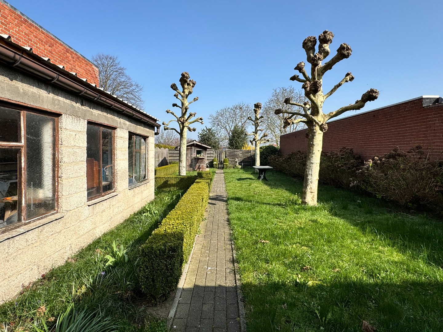 Woning met veel potentieel, 4 slaapkamers en garage te Zulte. 