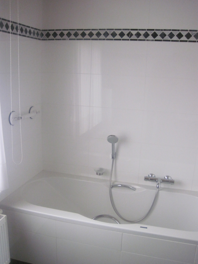 Bijzonder degelijke en ruime Half Open Bebouwing. 