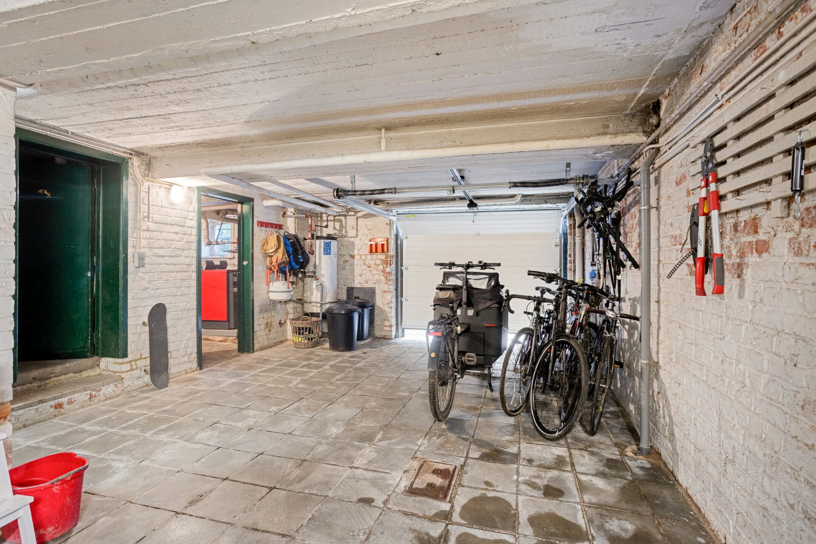 Authentieke en karaktervolle VILLA in residentiële, groene omgeving 1650 BEERSEL 