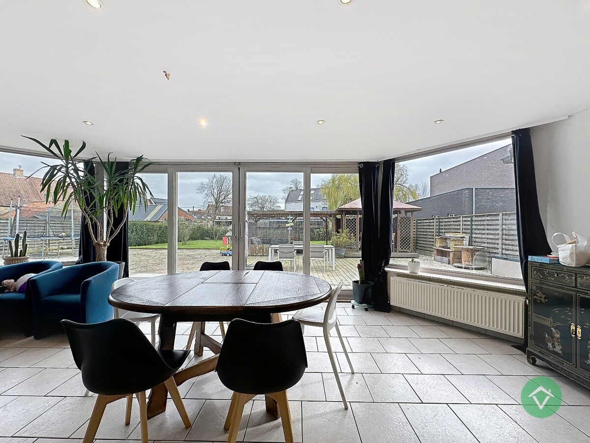 Statige gezinswoning met zonnige tuin, drie slaapkamers en topligging in Leke 