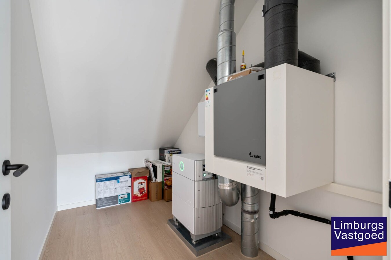 Moderne nieuwbouwwoning, 5 slpk, op een perceel van 4a31ca. 