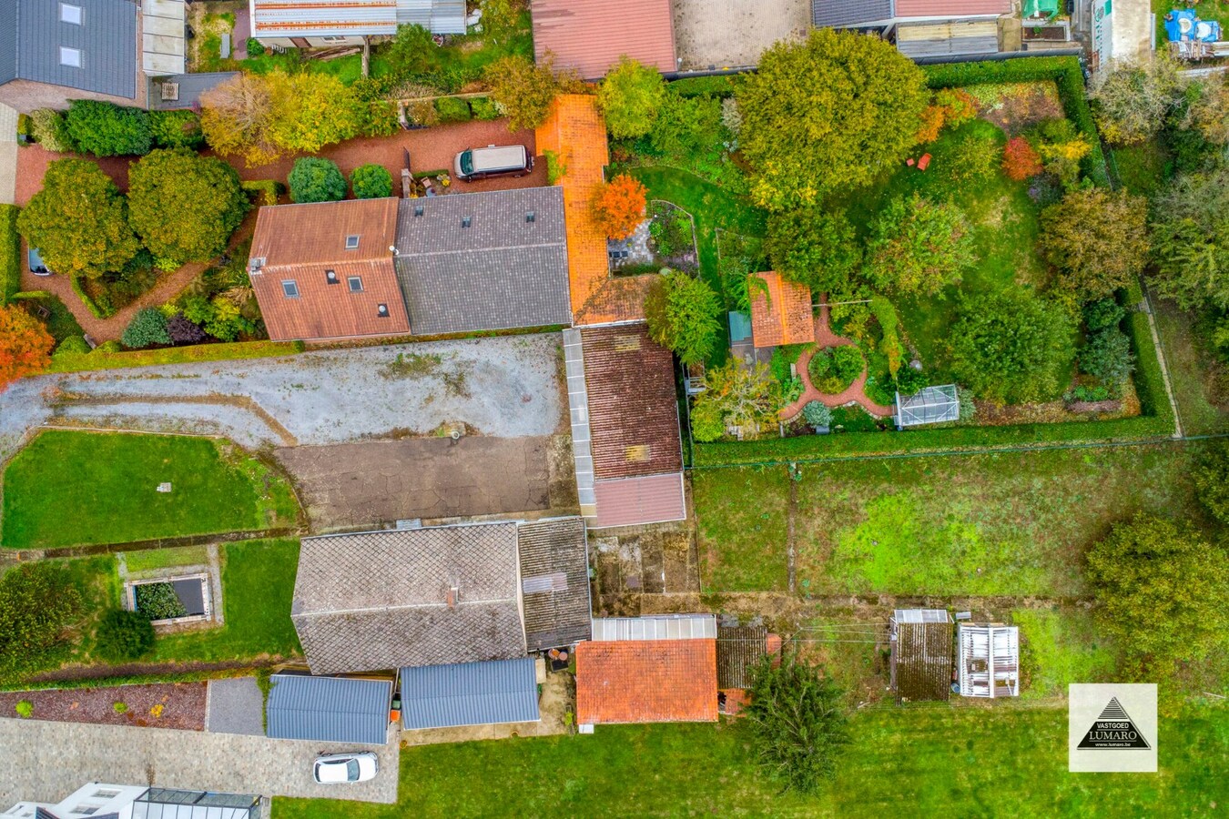 Te renoveren langgevel-hoeve op 3.536 m² in Maasdorp Boorsem 