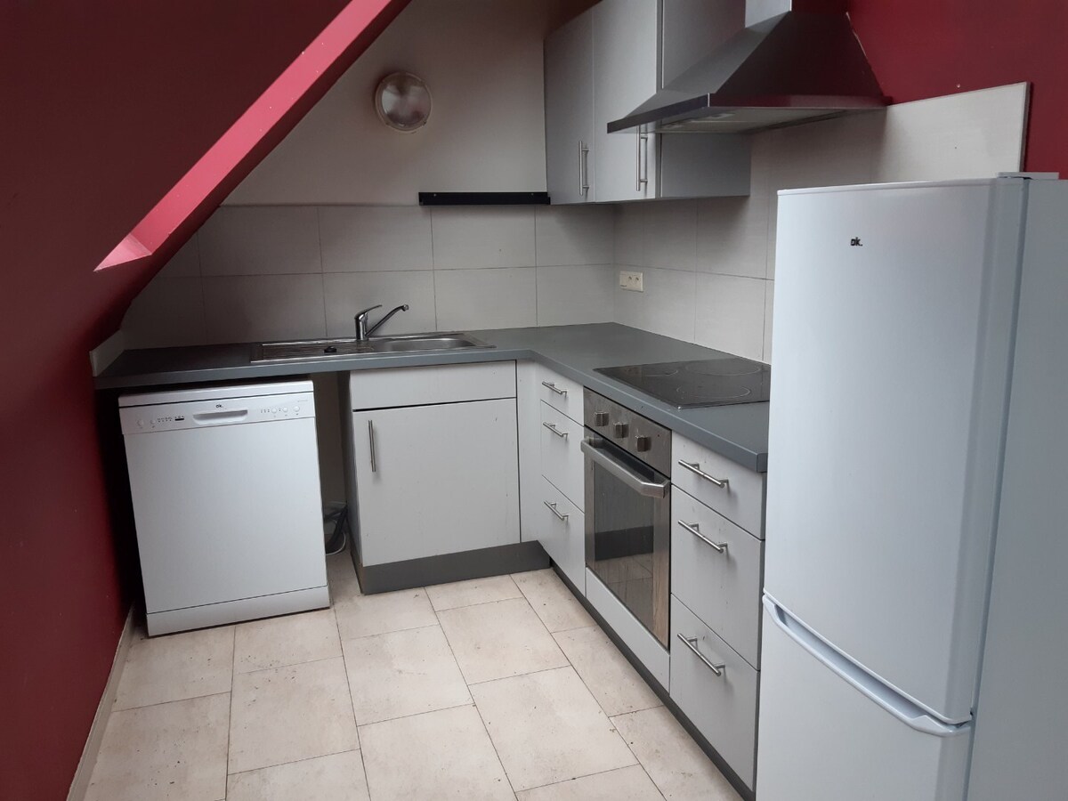 Eigentijds appartement met  autostaanplaats. Geen vaste kosten. 