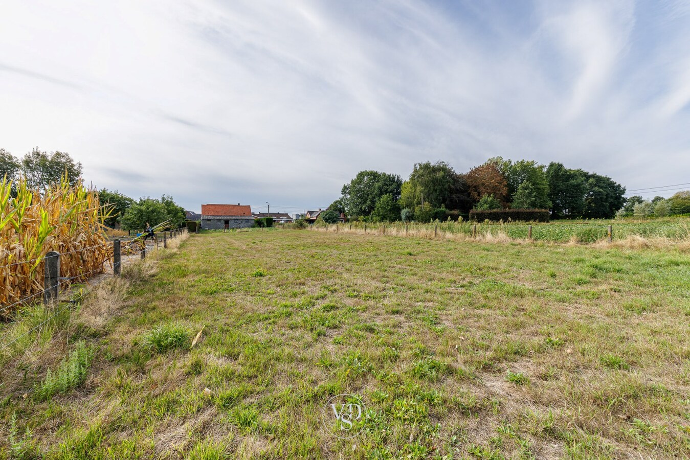 Landelijke woning - te renoveren. 