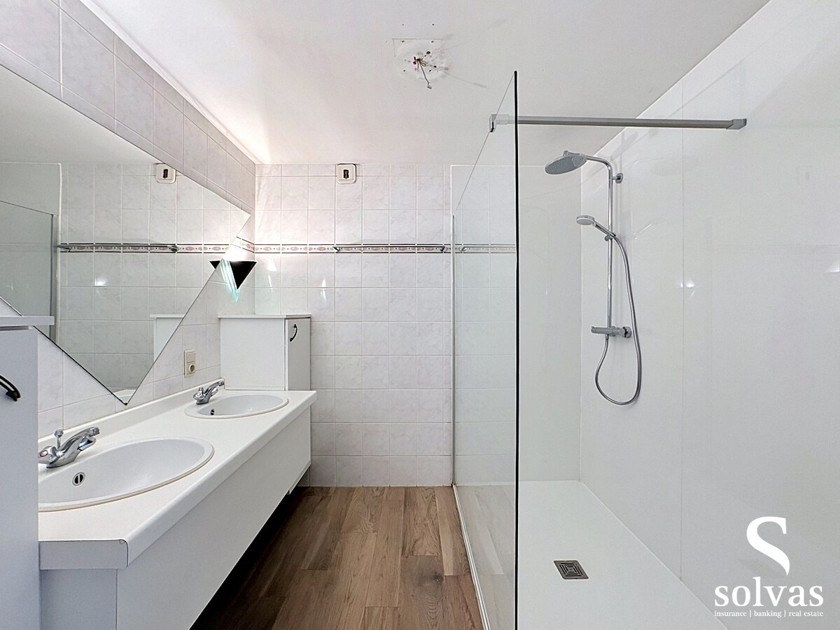 Stijlvol en lichtrijk appartement in het centrum van Maldegem 