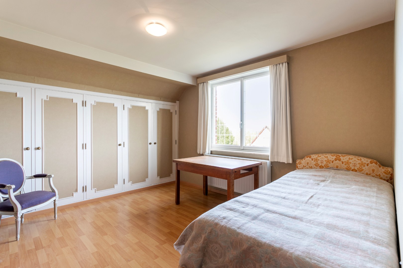 Te renoveren woning met 5 slpks op topligging in Dworp 