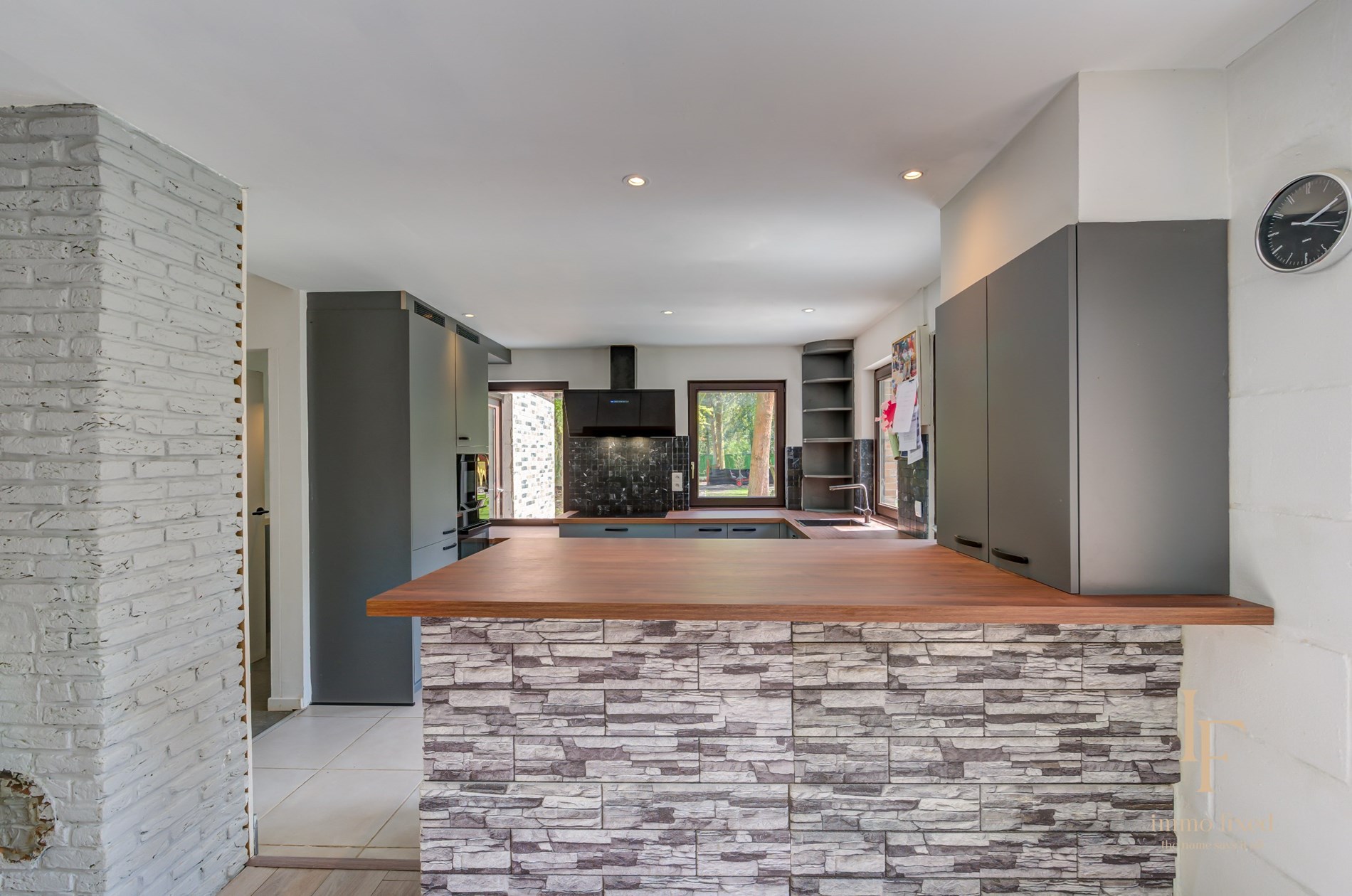 Vrijstaande woning (TE RENOVEREN) op 1400m2 grond te Schilde! 