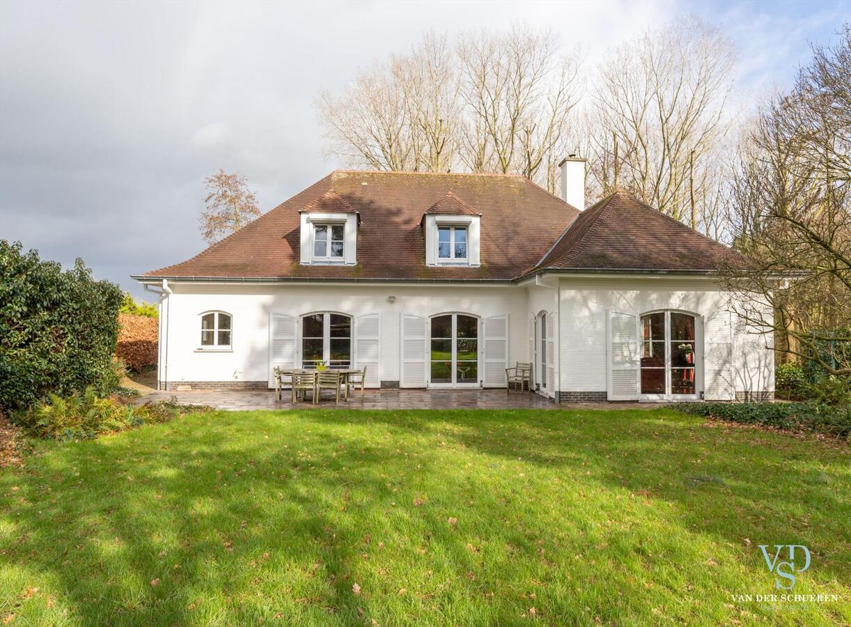 Stijlvolle villa in prachtige, groene omgeving.    Exclusief. 