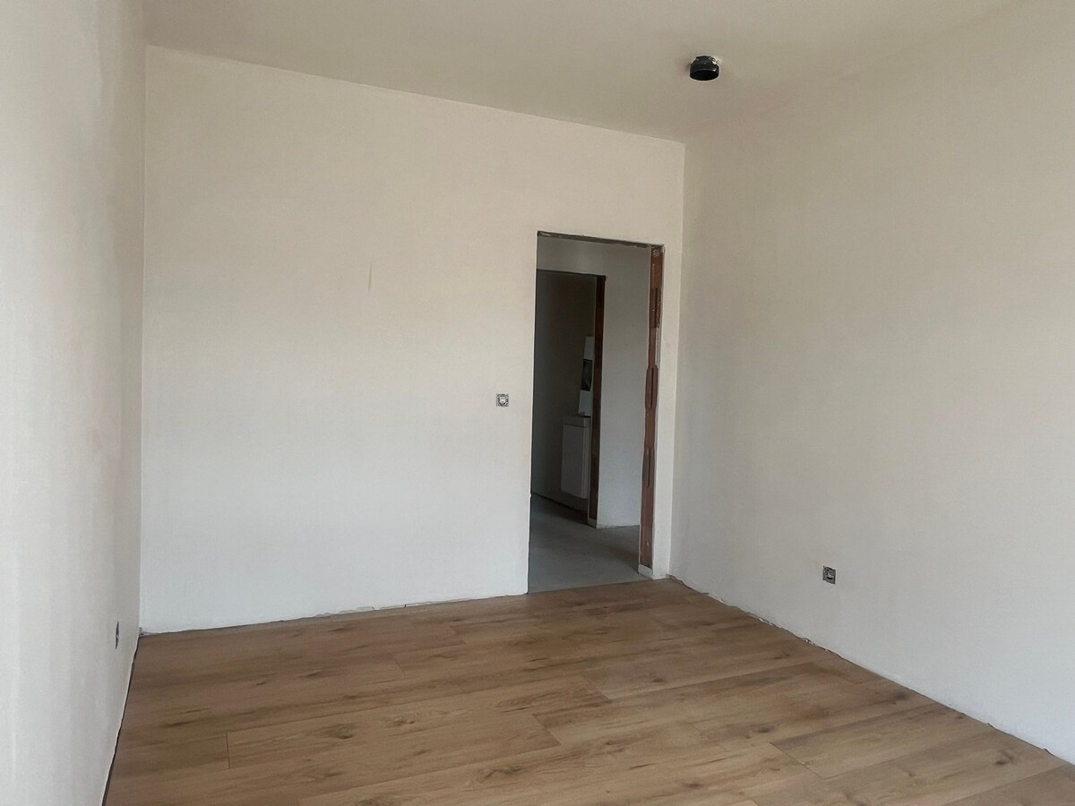Nieuw gelijkvloers appartement met terras en tuintje 